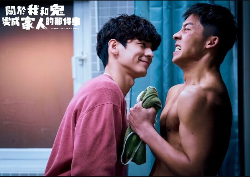 《關於我和鬼變成家人的那件事》由許光漢（右）林柏宏主演，成為現象級電影大賣3.6億元。（網路圖片）