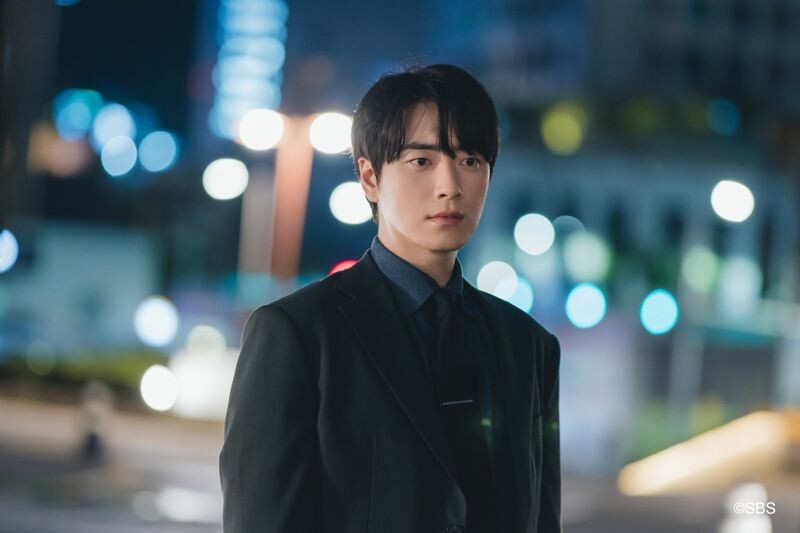 李浚赫曾向因《現在撥打的電話》爆紅的柳演錫詢問「走紅滋味如何」,如今藉《我的完美秘書》也收獲海內外高人氣。(Hami Video提供)