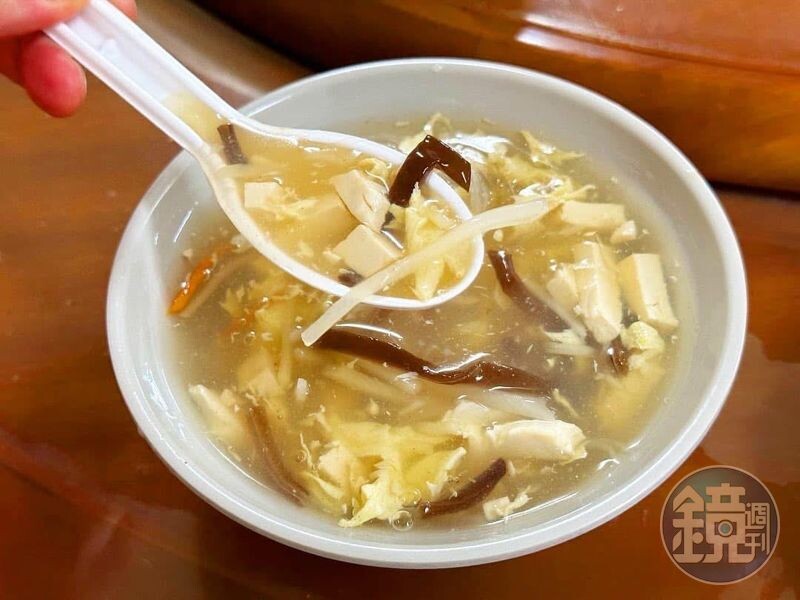「酸辣湯」味道偏清爽。(30元/碗)