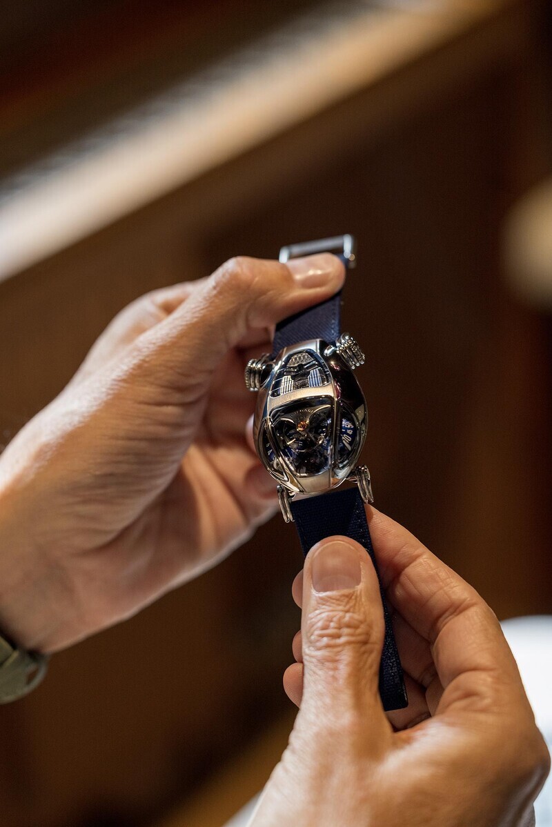 寶格麗Bvlgari攜手獨立製錶MB&F,翻玩經典Serpenti蛇形腕錶,推出科技前衛感滿滿的聯名限量腕錶!