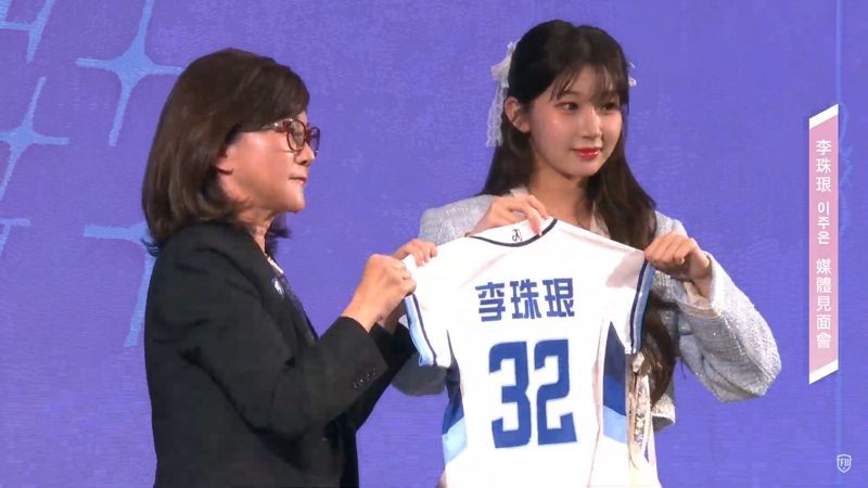 李珠珢背號為32。（翻攝直播）