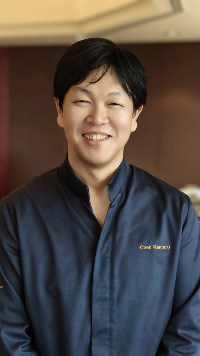 日本「四川飯店」第三代傳人陳建太郎第二度來台客座,比去年瘦了許多,笑起來仍是親和力十足。(李秀媛攝)