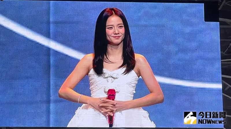 ▲Jisoo今晚桃園見面會總計換了3套衣服。（圖／讀者提供）