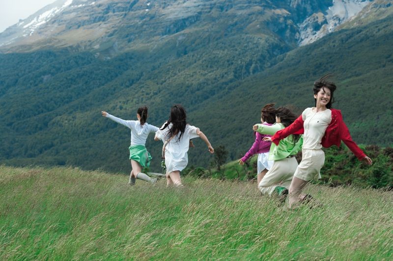 KiiiKiii遠赴紐西蘭拍攝〈I DO ME〉MV。（STARSHIP 提供）