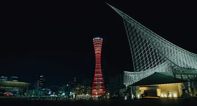 ▲神戶塔是神戶知名地標,更為被稱為日本三大夜景的神戶夜景增添迷人景色。(圖/業者提供)