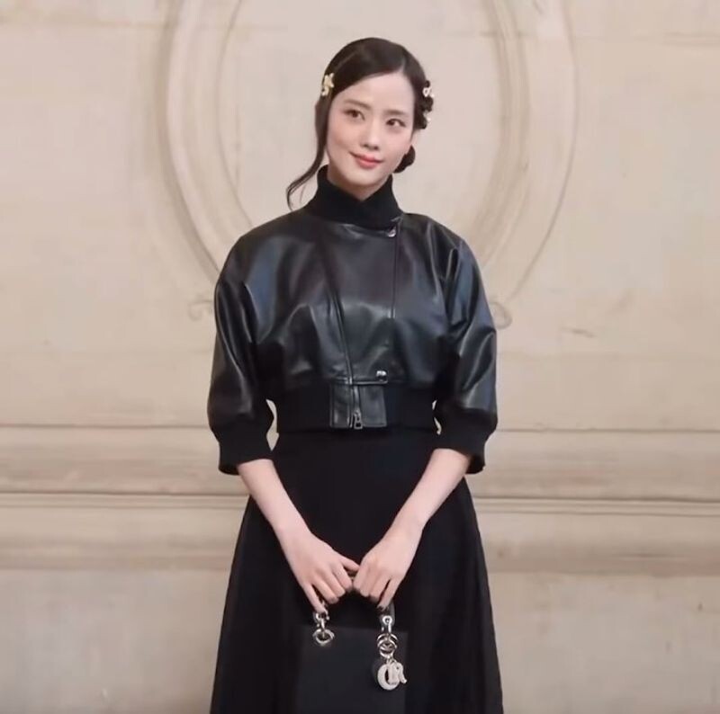 JISOO是時尚寵兒,有人間DIOR之稱。(翻攝JISOO INS)