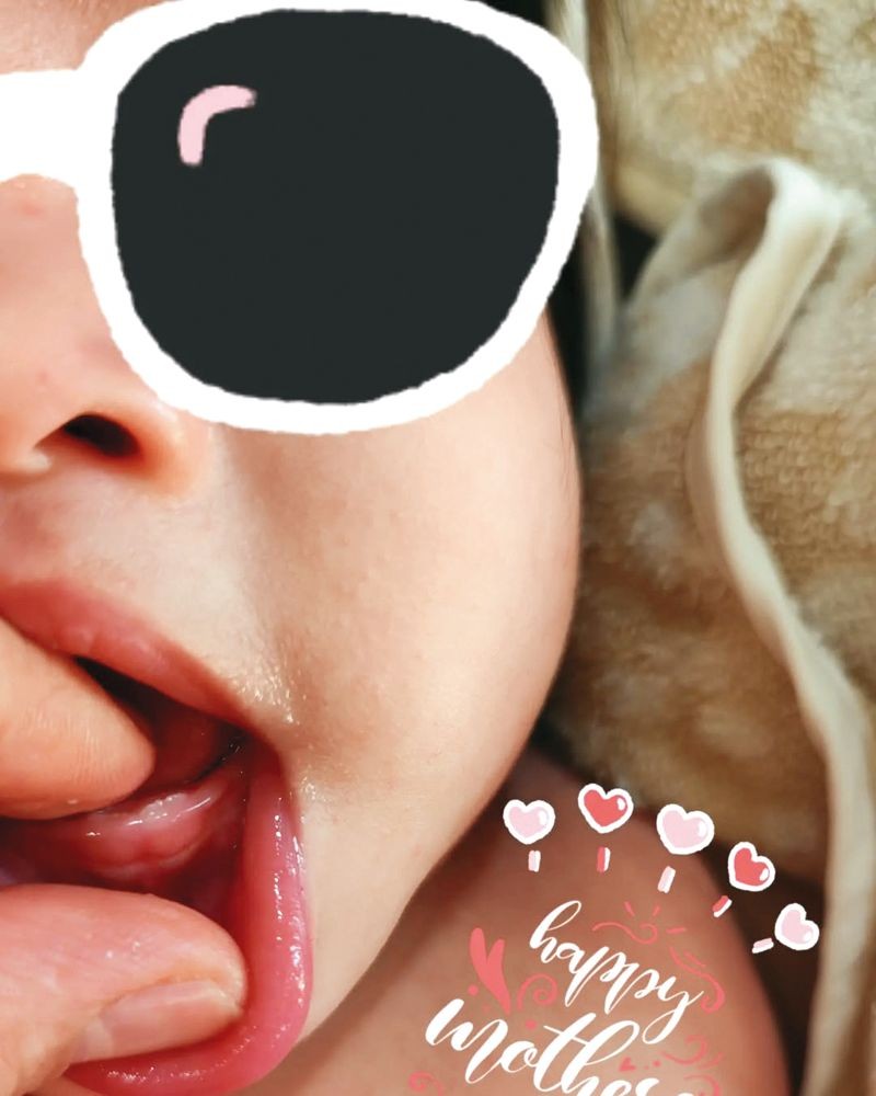 林依晨鮮少在社群發親子文,難得在女兒長牙時發母親節紀念文。(翻攝自林依晨IG)