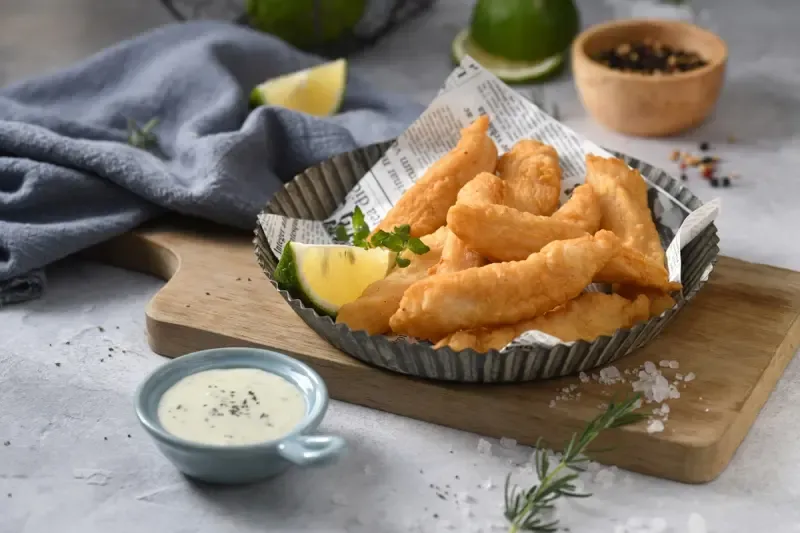 ▲「西堤牛排」光復南店開幕優惠送「香酥英式炸魚」。(圖/王品集團提供)