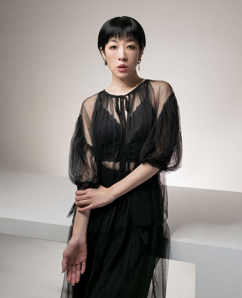 陳珊妮考慮配合主題,以睡衣風格出現演唱。(吾夜生活節提供)