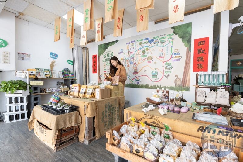 四重溪休閒農業區位於車城鄉,當地盛產洋蔥、稻米、紅龍果、黑豆、西瓜等,在交易所可以一次掃貨多款當地小農特產。