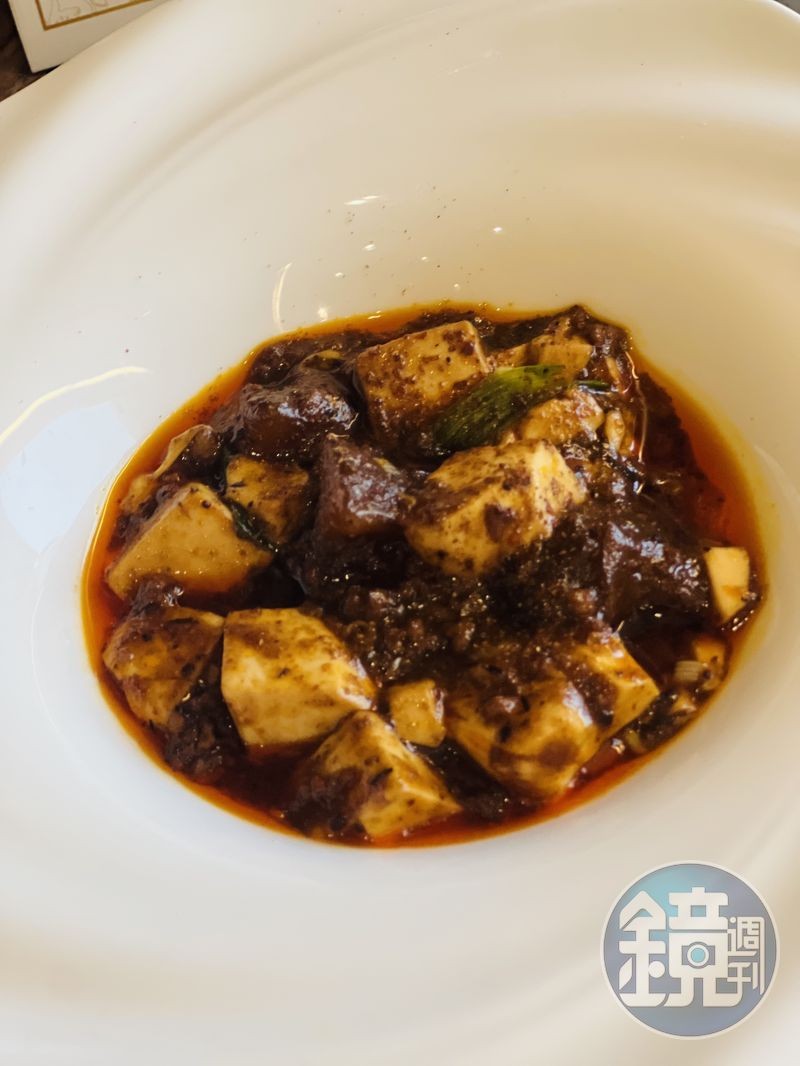 時隔多年再度吃到四川飯店的「麻婆豆腐」,只覺得風采依舊,吃了還想再吃。