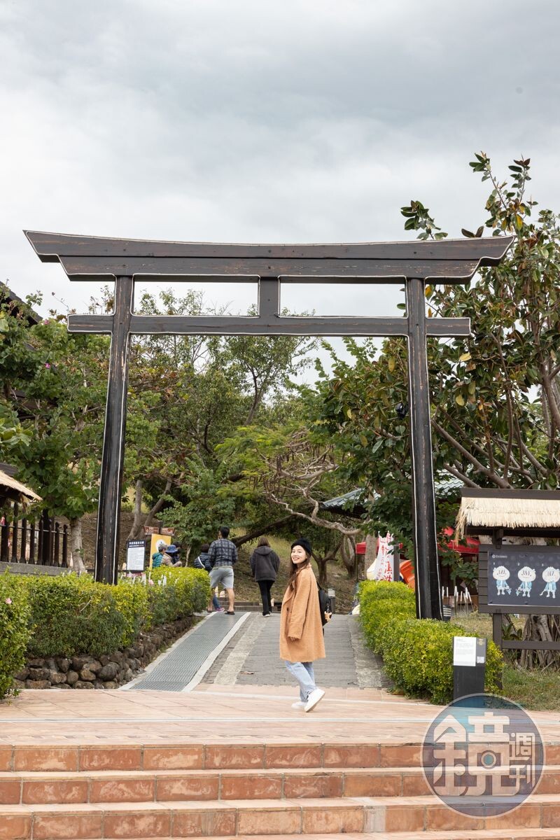 以日式風格打造的「四重溪溫泉公園」,設有神社參拜道、鳥居、免費泡腳池等設施。