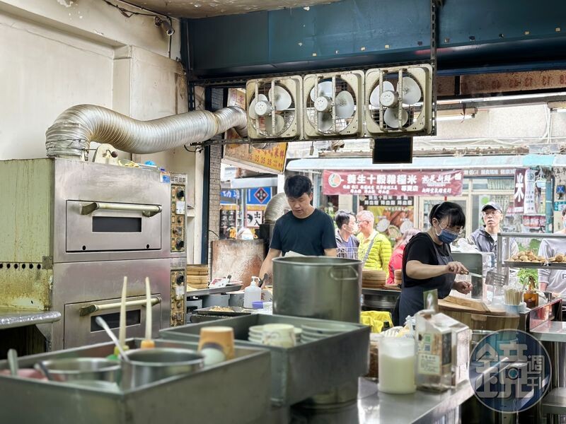儘管忙碌,店家態度還是很親切熱情。
