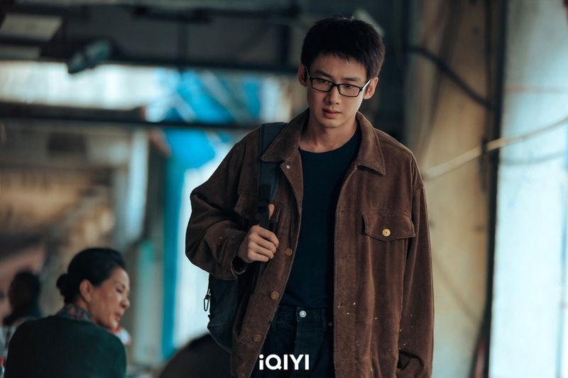 白敬亭在時裝劇在《正當防衛》中有截然不同的面貌。(iQIYI愛奇藝國際版提供)