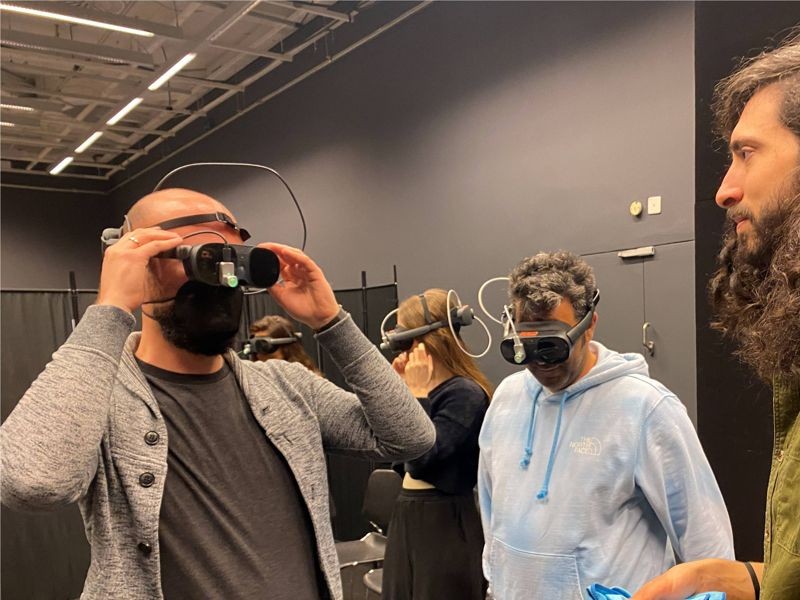 VR/XR技術加上劇場，擴展表演的可能性，打造沉浸式觀看體驗。（國家兩廳院、河床劇團提供）