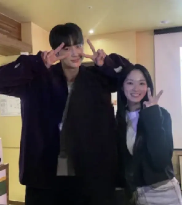 ▲邊佑錫(左)、金惠奫(右)近日私下合體慶祝《背著善宰跑》播出一周年。(圖/翻攝自韓網)