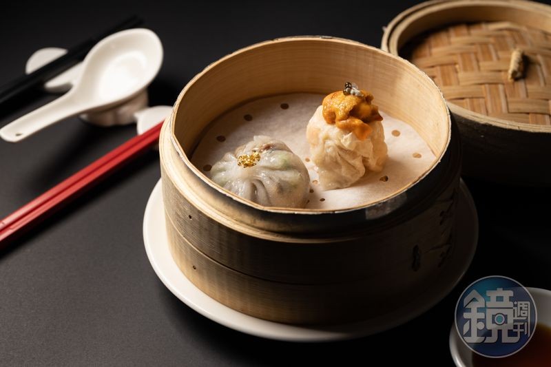 只要提前3日預訂,就贈送「黑金海膽燕皮燒賣皇」(右)及「潮式鹿菲力雲勝粿」(左)兩款港式創意點心。