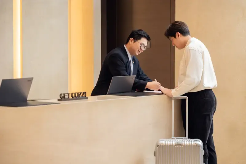 ▲和逸飯店‧台北雙館推出「綠逸旅行」住房專案,即日起至6月30日,每晚4,200元起,含雙人早餐,並贈送每房「北北基交通暢遊二日券」兩張。(圖/和逸飯店提供)