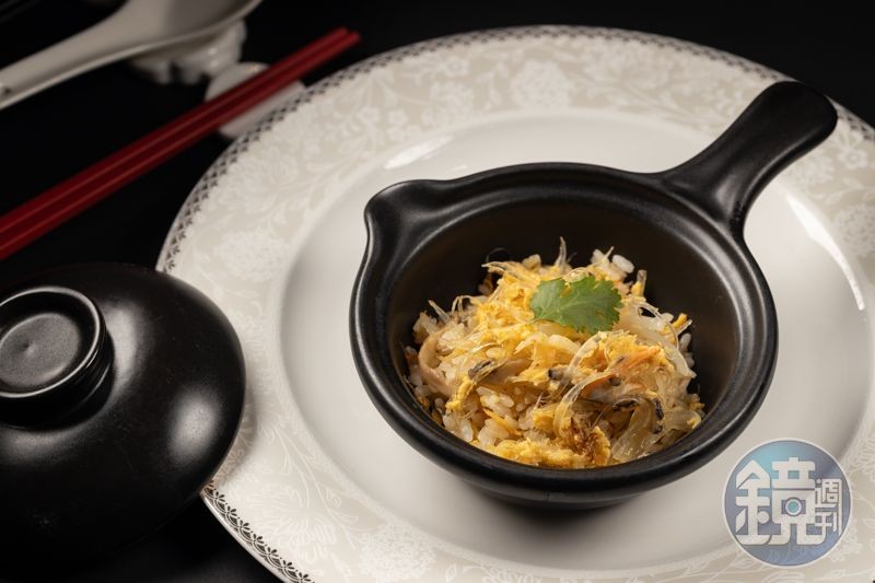 「桂花魚翅炒飯」鑊氣十足,讓人不知不覺就能吃掉一碗。(粵宴套餐菜色,3,800元/人)