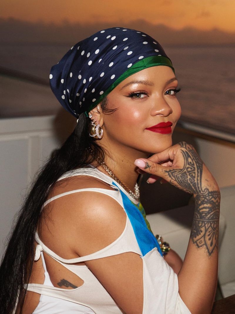 蕾哈娜憑藉自家化妝品品牌Fenty Beauty，以及內衣品牌Fenty Beauty，成為億萬富豪。（翻攝Rihanna臉書）