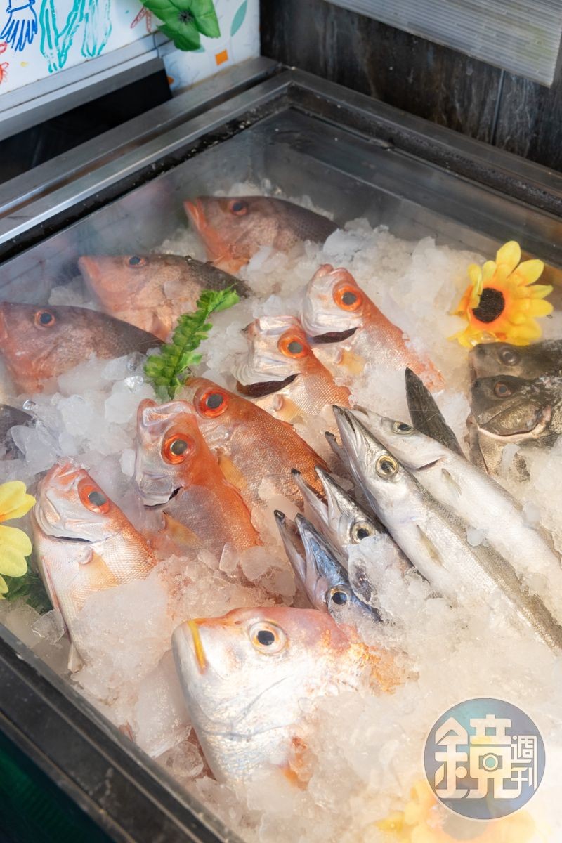 老二海鮮特炒的海產使用從漁港直送的新鮮魚貨。