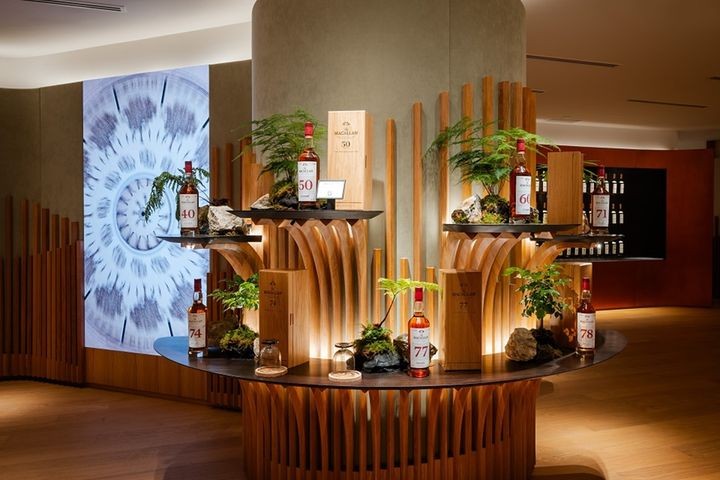 ▲走進中環麥卡倫旗艦體驗店，與父母一同品味頂級威士忌，打卡紀錄這場講究品味的孝親旅程。【禁止酒駕；飲酒過量，害人害己。】　圖：香港旅遊發展局／提供