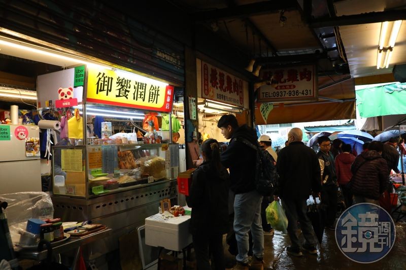 「御饗潤餅」的餅皮、口味選擇很多，還可客製化調整分量、餡料。