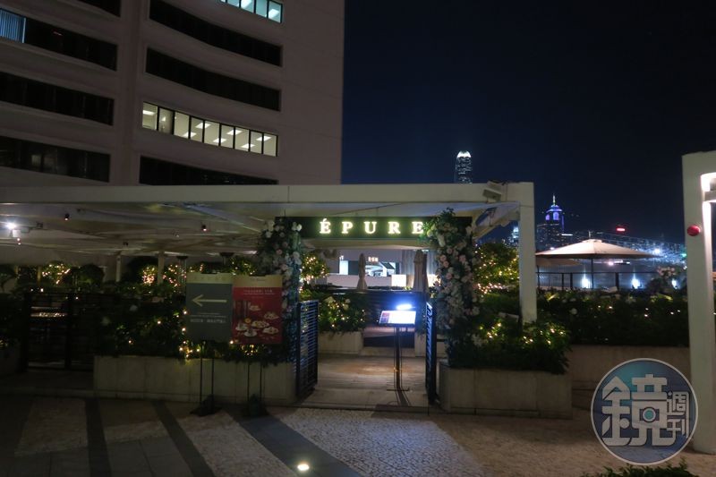 「ÉPURE」在觀景平台上有一個可以喝下午茶、晚上喝點小酒的悠閒空間。