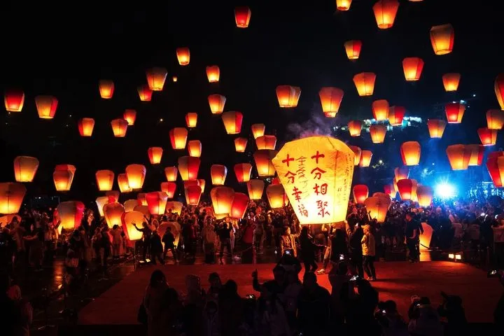 ▲新北平溪天燈節是臺灣重要的國際意象，不但獲選為台灣觀光100亮點之一，更被全球最大英文旅遊書《 Fodor's》選為全球非去不可的節慶。　圖：新北市政府觀光旅遊局／提供