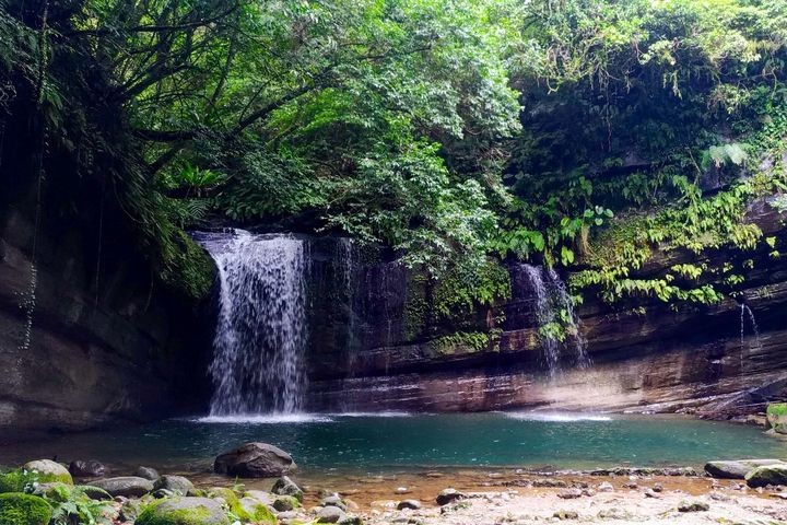 ▲ 望古瀑布清澈的水潭彷如世外桃源。　圖：新北市政府觀光旅遊局／提供