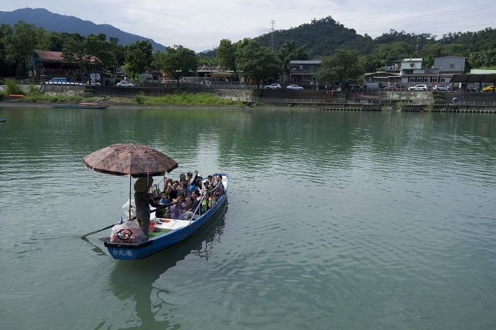 ▲新北微笑山線「和美山碧潭擺渡＋賞螢」結合碧潭水域獨特風光與和美山步道生態，感受自然生態的絕美魅力。　圖：新北市政府觀光旅遊局／提供
