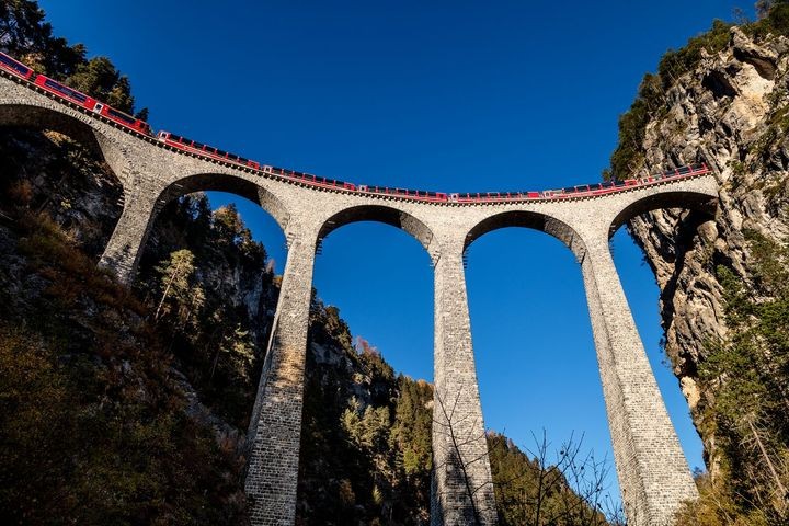 ▲伯恩納列車沿線穿越壯觀的蘭德瓦薩橋。　圖：Rhaetian Railway／來源