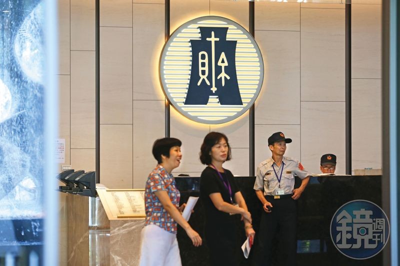 不論是現在刷卡繳稅,或等到6月30日才報稅,今年統一於7月10日入帳。