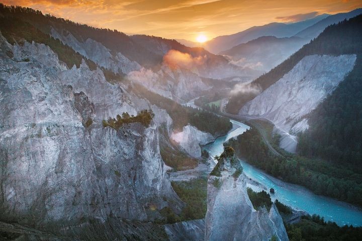 ▲由白堊岩斷層切割而成的萊茵峽谷。　圖：Flims Laax Falera Tourism／來源