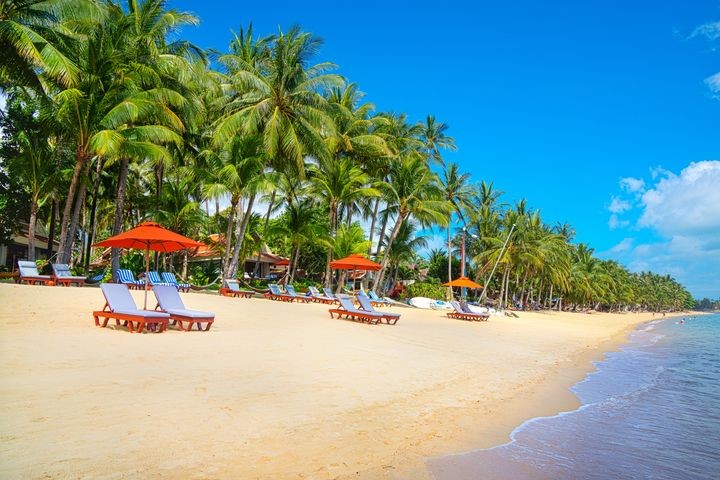 ▲碧海藍天下，享受蘇梅島蔚藍的海岸線。　圖：shutterstock／來源