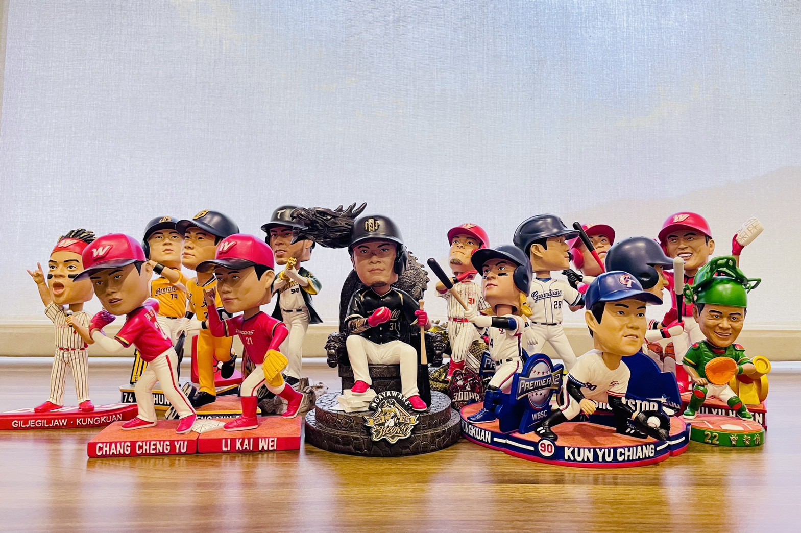 2025味全龍林智勝引退紀念搖頭公仔開箱報告