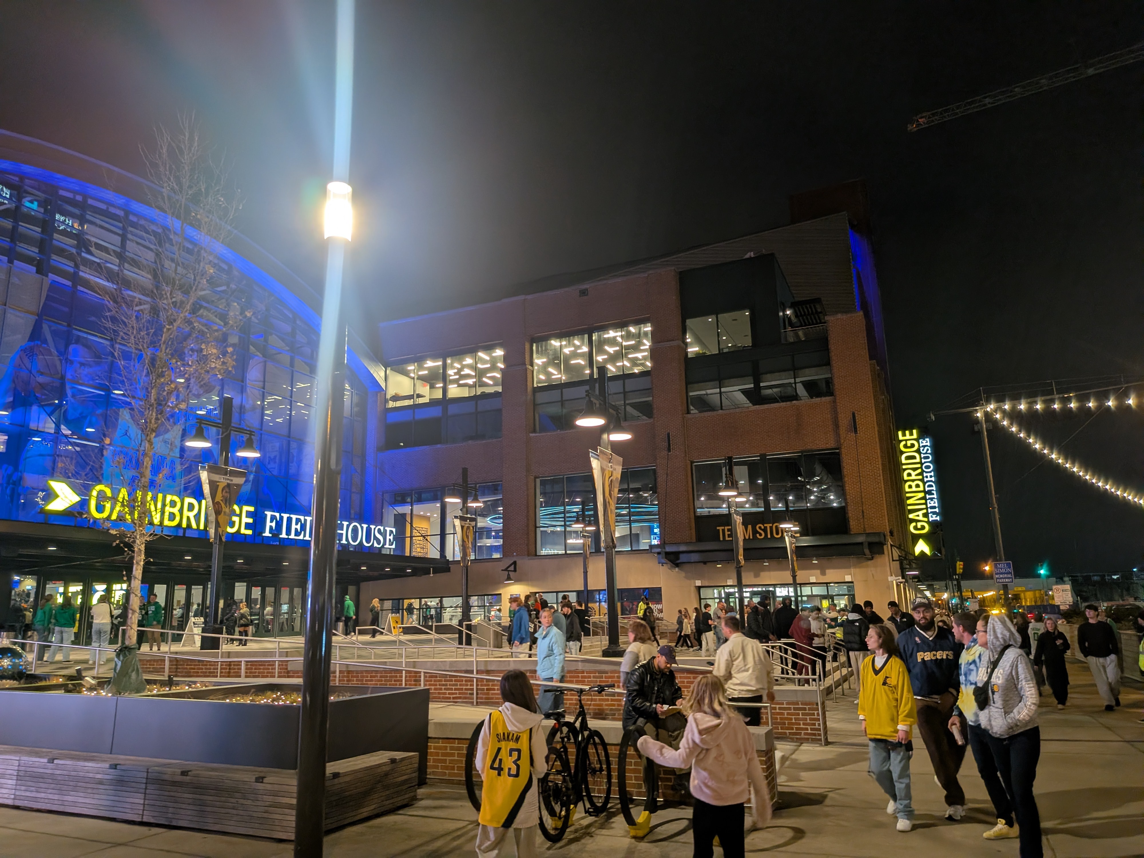 印第安那溜馬Gainbridge球館主場觀戰記：復古與熱情並存