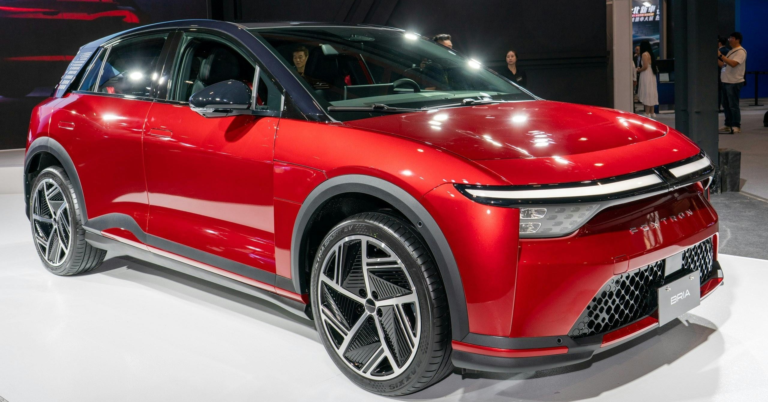 首度披上 Foxtron 品牌,BRIA 實車首現台北車展,鴻華先進的低價策略究竟能否殺出一片天?