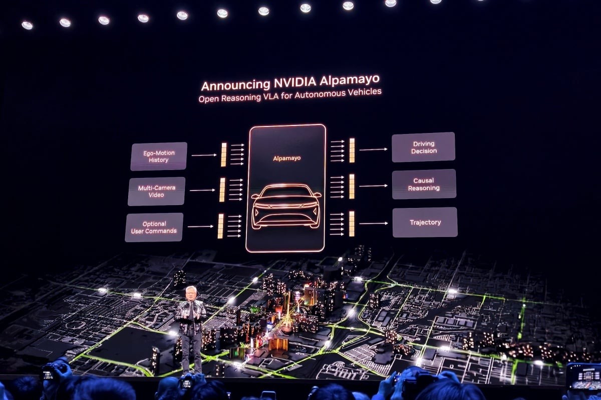 CES 2026：NVIDIA 發表 Alpamayo 開源模型 賓士 CLA 車款將導入 DRIVE AV 軟體