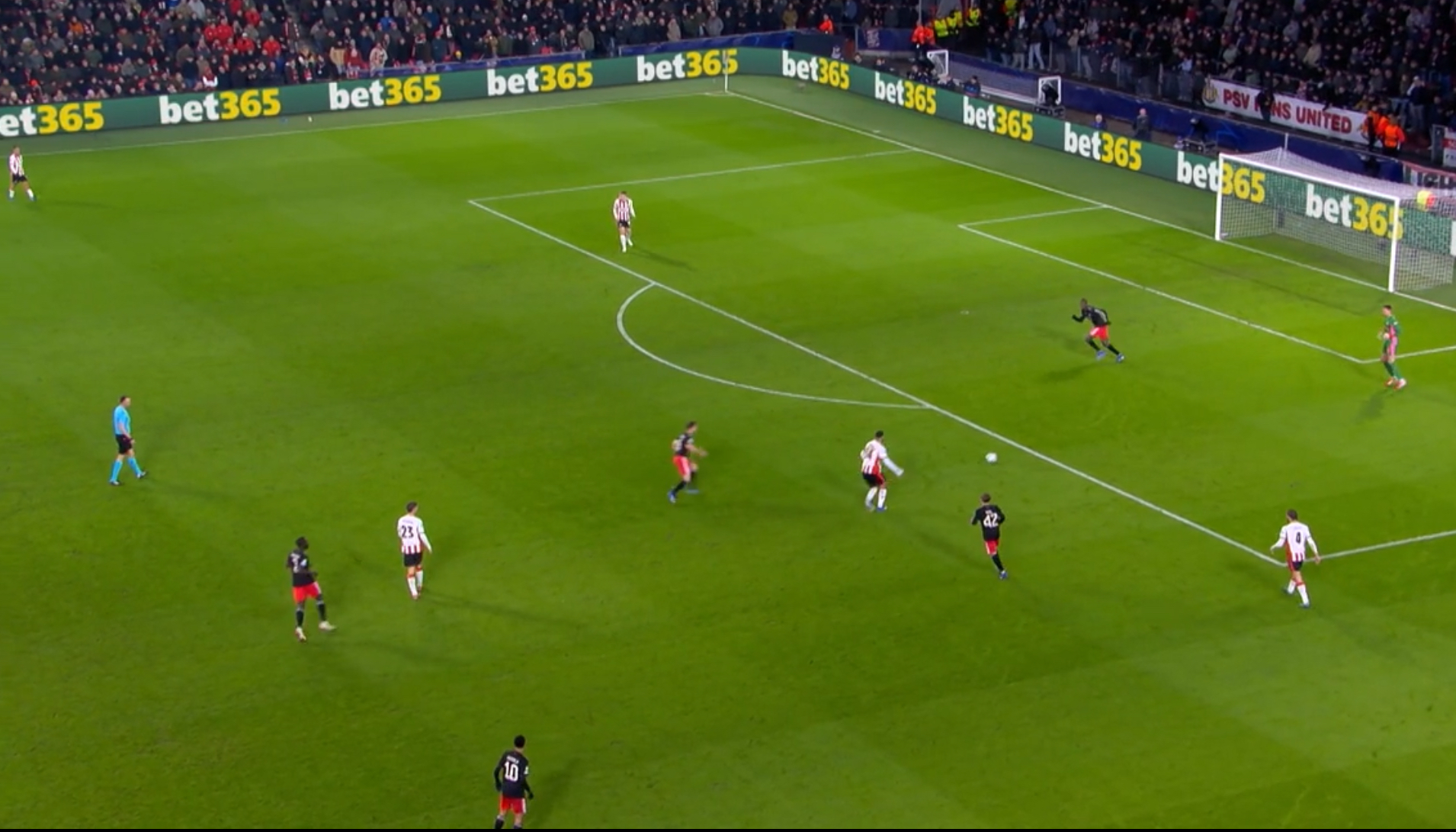 拜仁2-1逆轉PSV奪歐冠八強席位