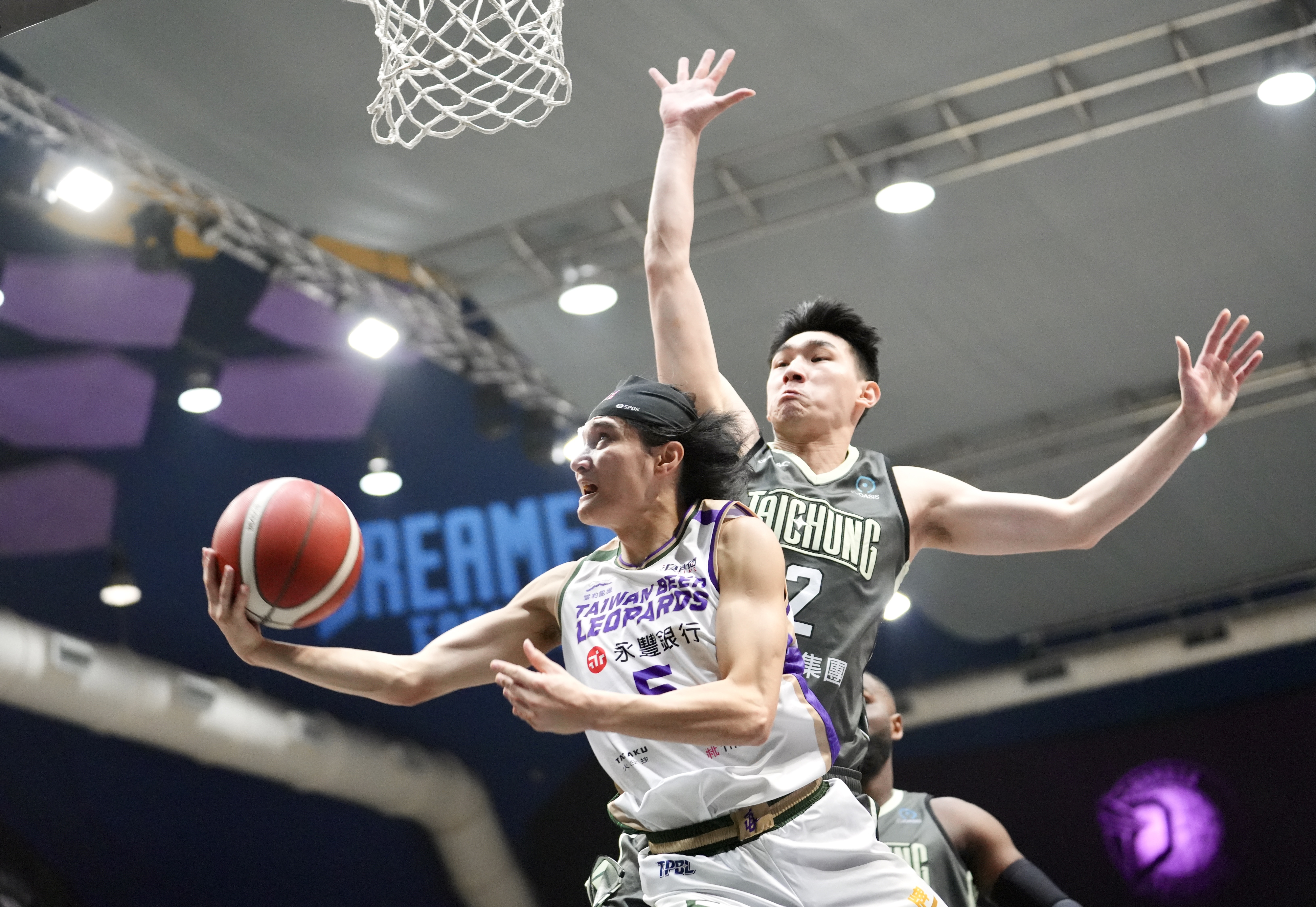 桃園台啤永豐雲豹逆轉戰局力克福爾摩沙夢想家