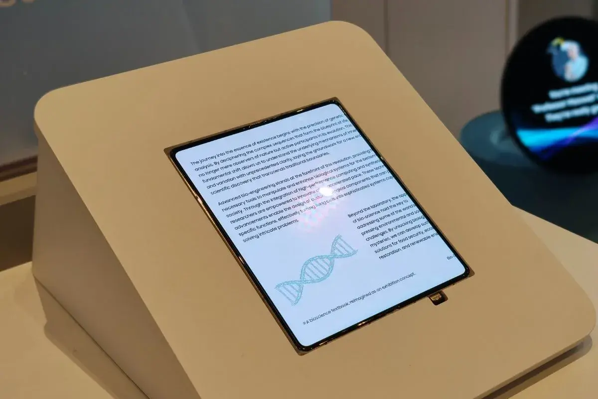 CES 2026：Samsung Display 展示首款「零折痕」 OLED 面板 可能用於 Galaxy Z Fold 8 與首款可折疊 iPhone