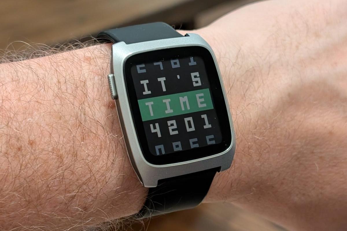Pebble 智慧手錶復活版螢幕破裂，官方宣布將提供免費更換服務