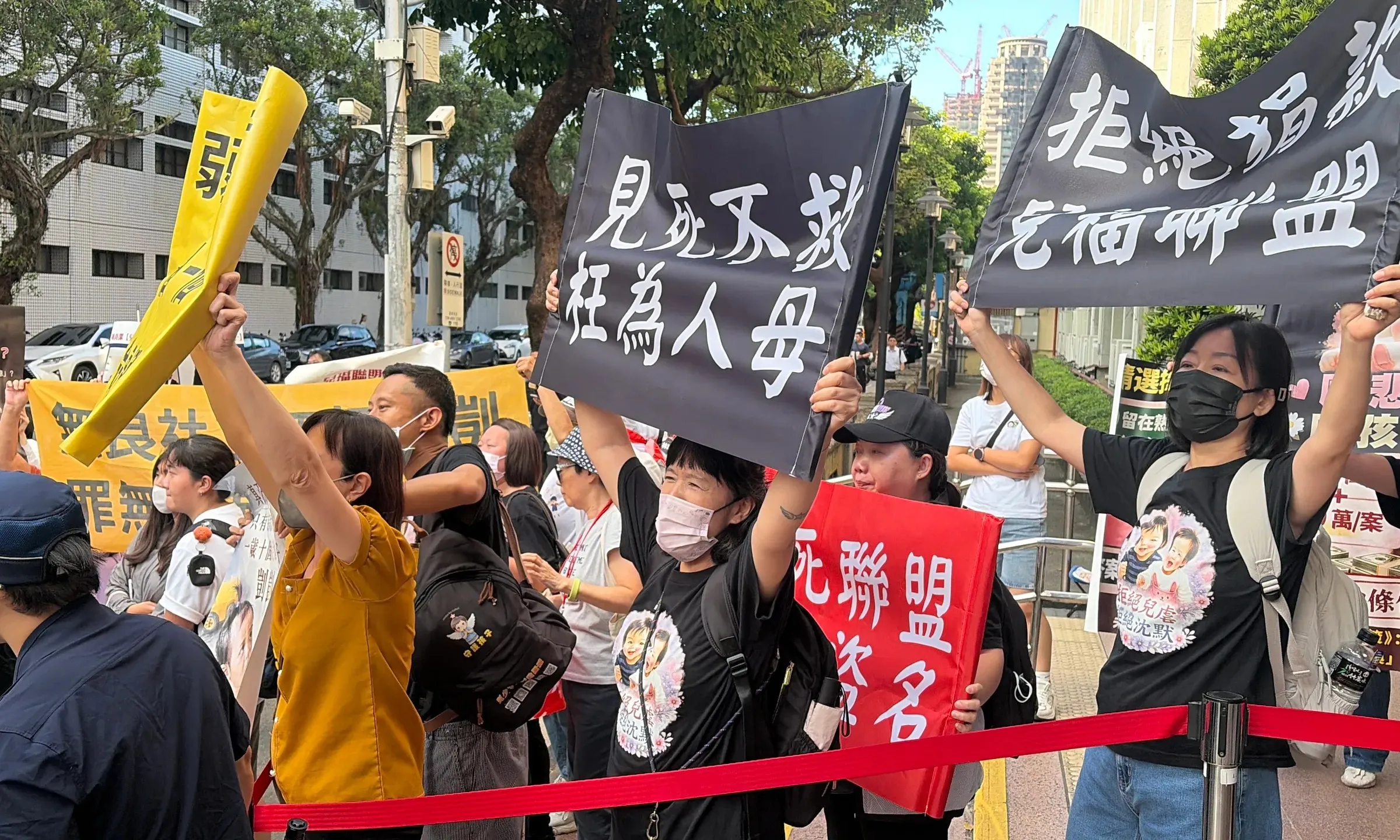 剴剴案社工二審開庭,陳尚潔否認過失致死,律師:一審擴張收出養社工義務