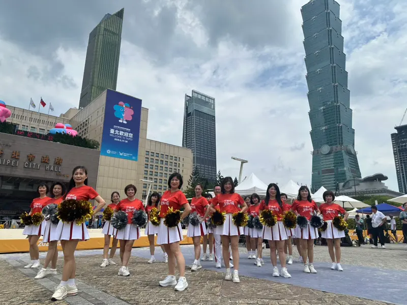 ▲此次勇壯啦啦隊登上國際舞台,不僅是高齡友善理念的具體實踐,也讓世界看見臺灣高齡世代的自信與光彩,象徵嘉義市「勇壯+1」的精神邁向世界的嶄新篇章。(圖/嘉義市政府衛生局提供)