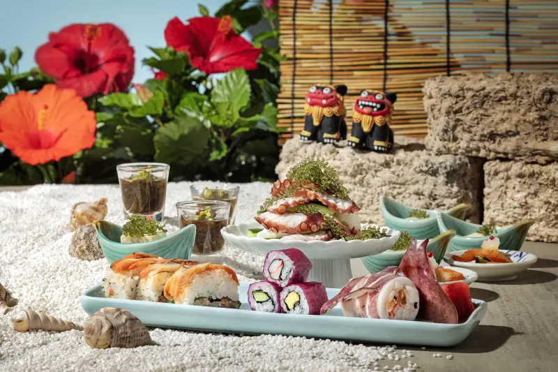 ▲沖繩許多料理加入苦瓜、紫蘇、島豆腐、海葡萄等,像是開胃小鉢「沖繩島豆腐佐海葡萄」、「沖繩水雲醋飲」、「沖繩水雲島衣天鳴」等。(圖/欣葉日本料理提供)