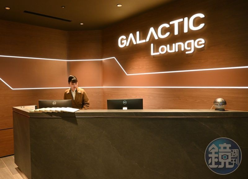 GALACTIC Lounge以標誌性LOGO及幾何線條營造出品牌個性。