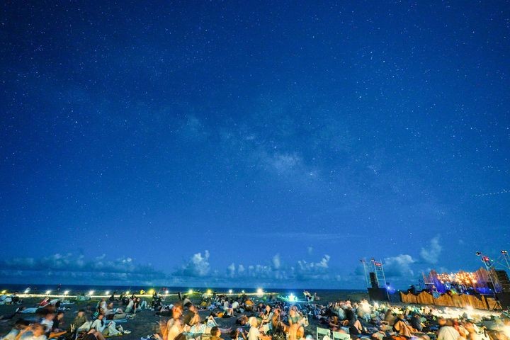 ▲「台東最美星空」活動年年都吸引眾多民眾前往觀星、聆聽動人音樂。　圖：台東縣政府／提供