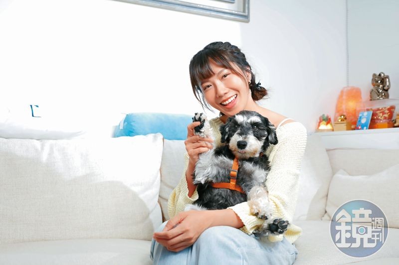 大牙原本只想當中途,把99帶回家卻捨不得分開,乾脆直接領養。