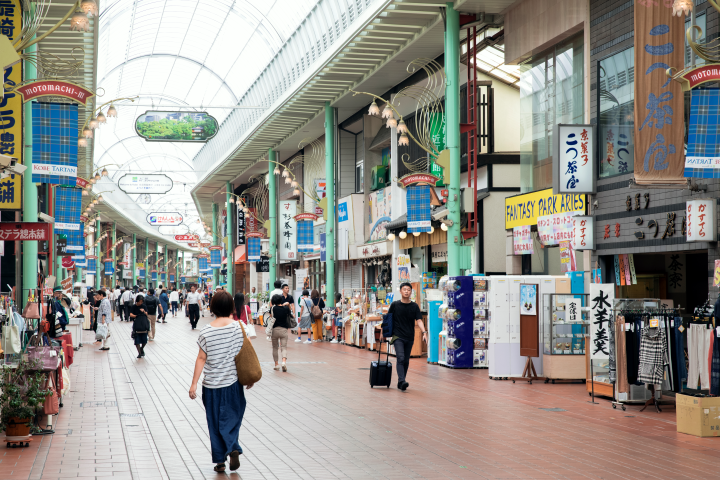 ▲元町商店街有雨遮,即使是下雨天也能輕鬆逛街。 圖:KOBE TOURISM BUREAU/提供